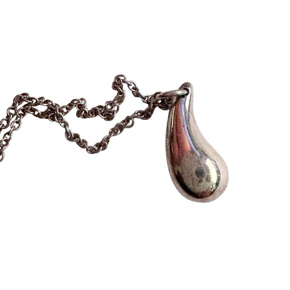 Tiffany and Co Elsa Peretti Teardrop Pendant Necklace in Sterling Silver - Picture 2 of 12
